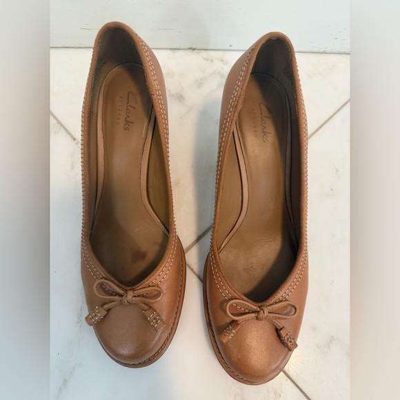 Clark’s Artisan Tan Leather Bow Round Toe Block High Heels Women’s 8 - Picture 2 of 10